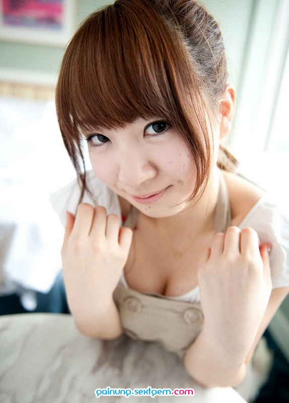 JAV idol Hitomi Fujiwara có khuôn mặt baby quá